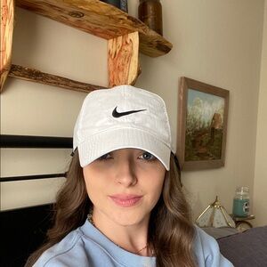 Nike White and Black Dri-fit Embroidered Swoosh Golf Hat — OS